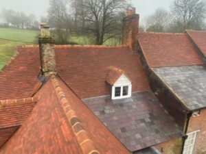 Single lap roof tiles