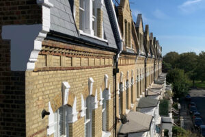 Cast aluminium guttering