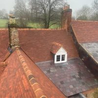 Single lap roof tiles